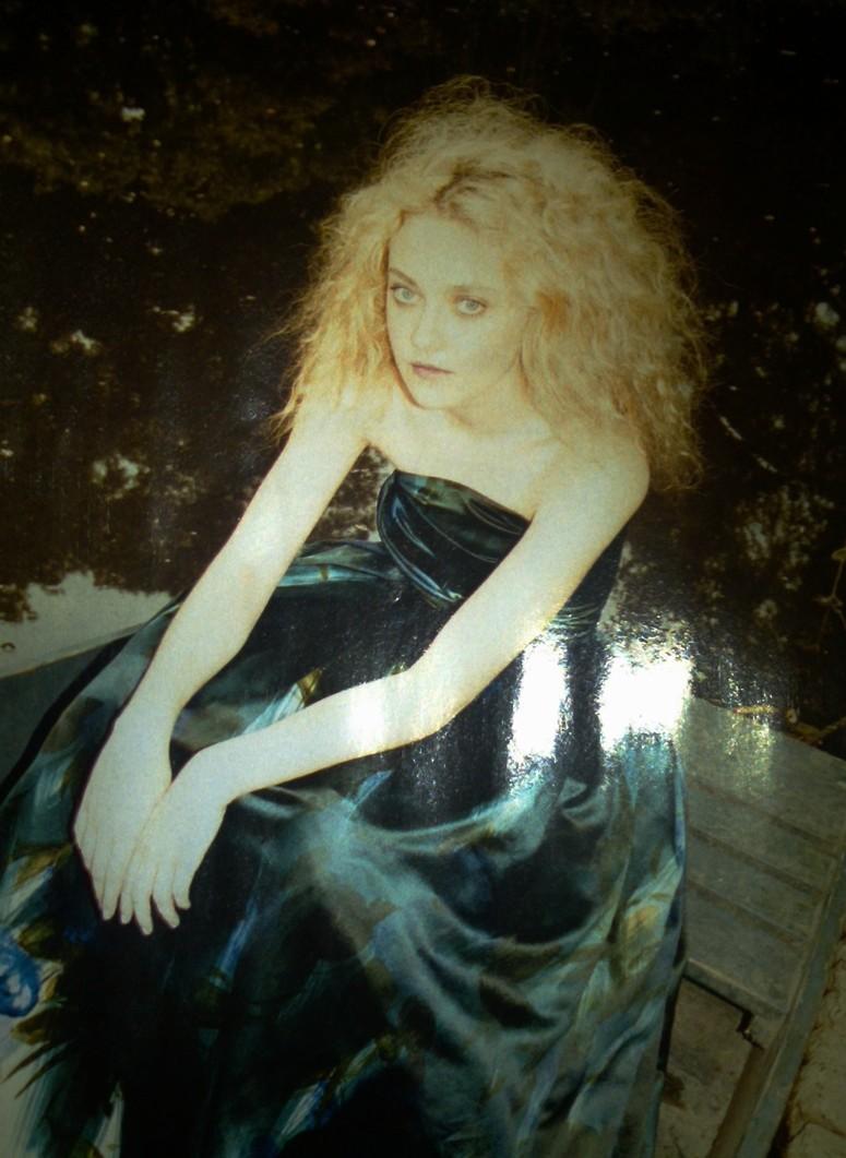 lovely-dakota-juergen-teller-2010-01.jpg