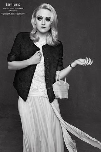 lovely-dakota-karl-lagerfeld-2011-01.jpg