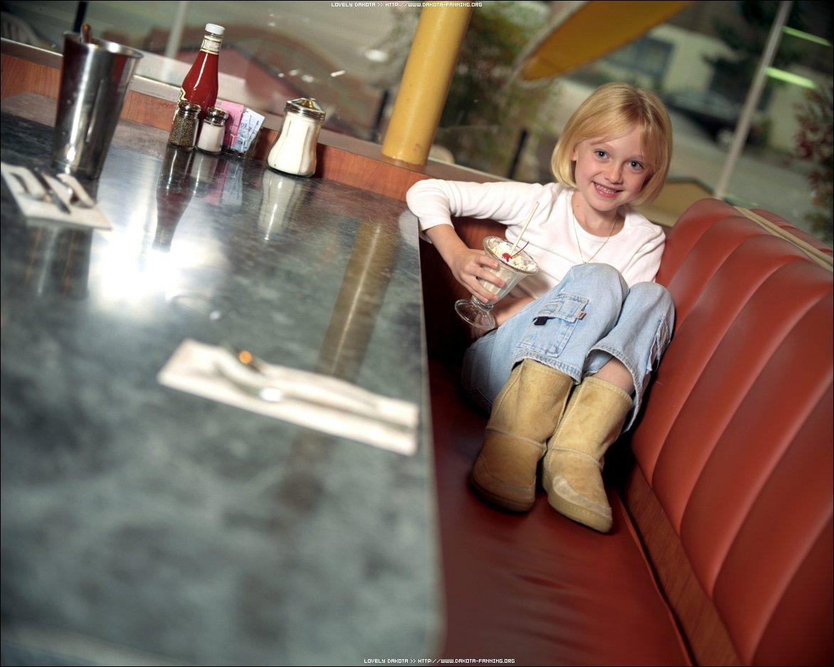 lovely-dakota-pamela-littky-2001-01.jpg