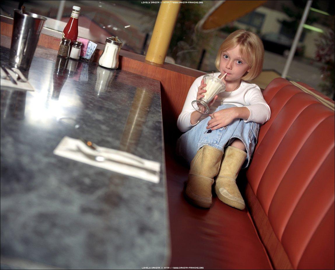 lovely-dakota-pamela-littky-2001-02.jpg