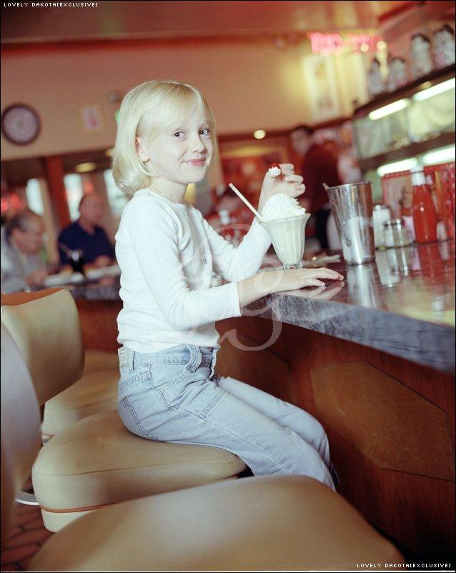 lovely-dakota-pamela-littky-2001-05.jpg