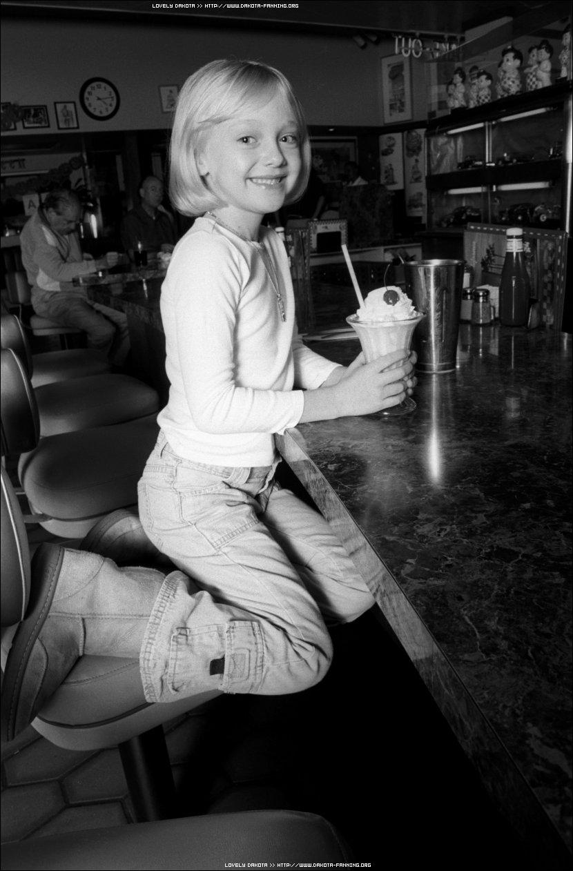 lovely-dakota-pamela-littky-2001-06.jpg