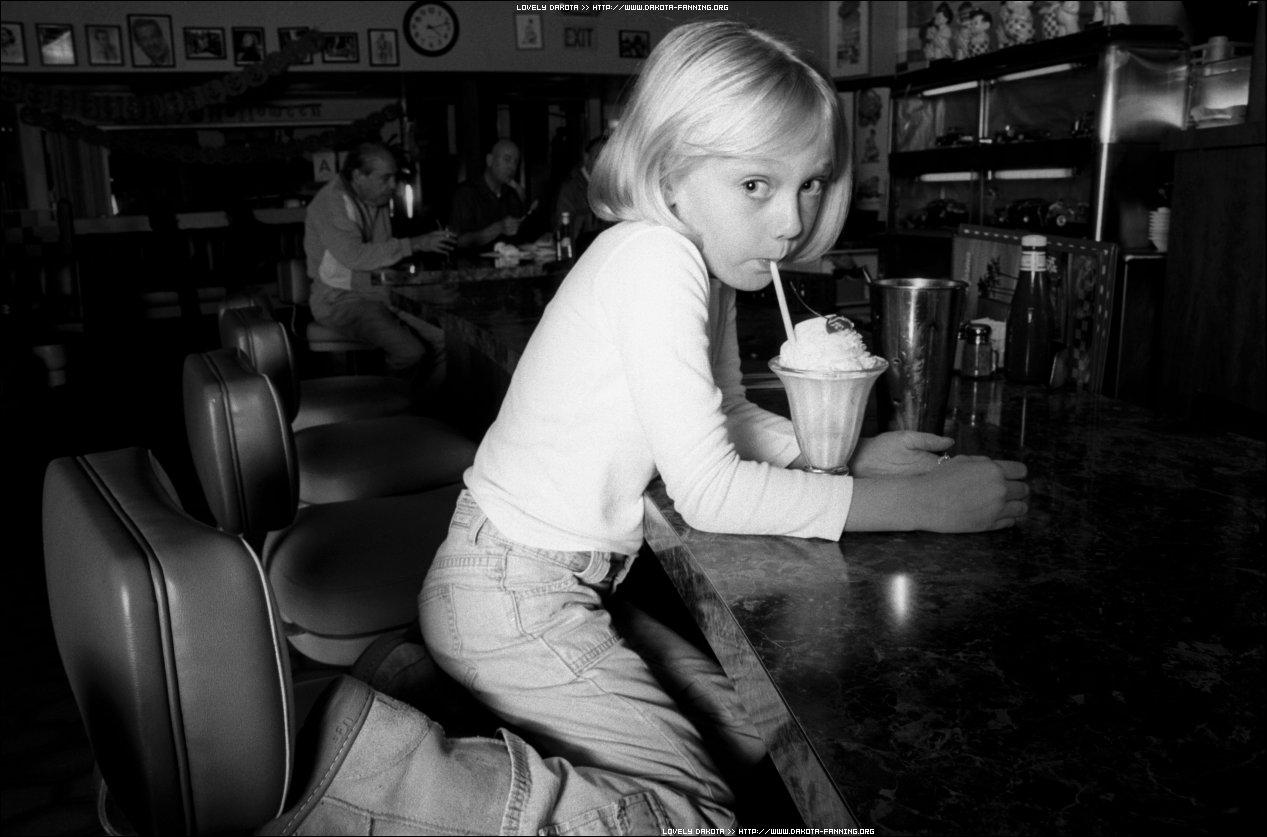 lovely-dakota-pamela-littky-2001-07.jpg