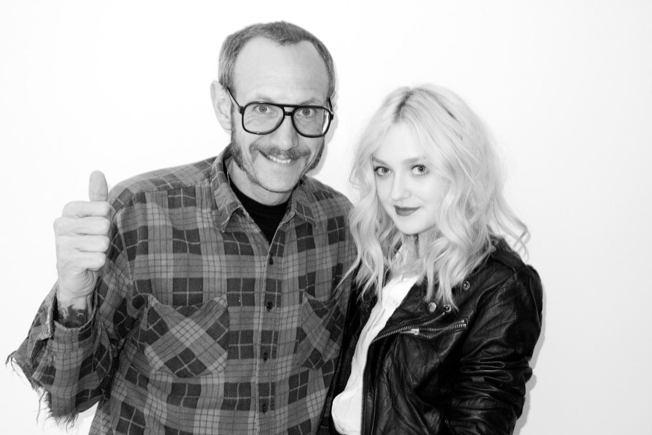 lovely-dakota-terry-richardson-2011-05.jpg