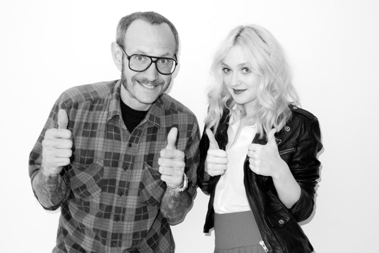 lovely-dakota-terry-richardson-2011-06.jpg