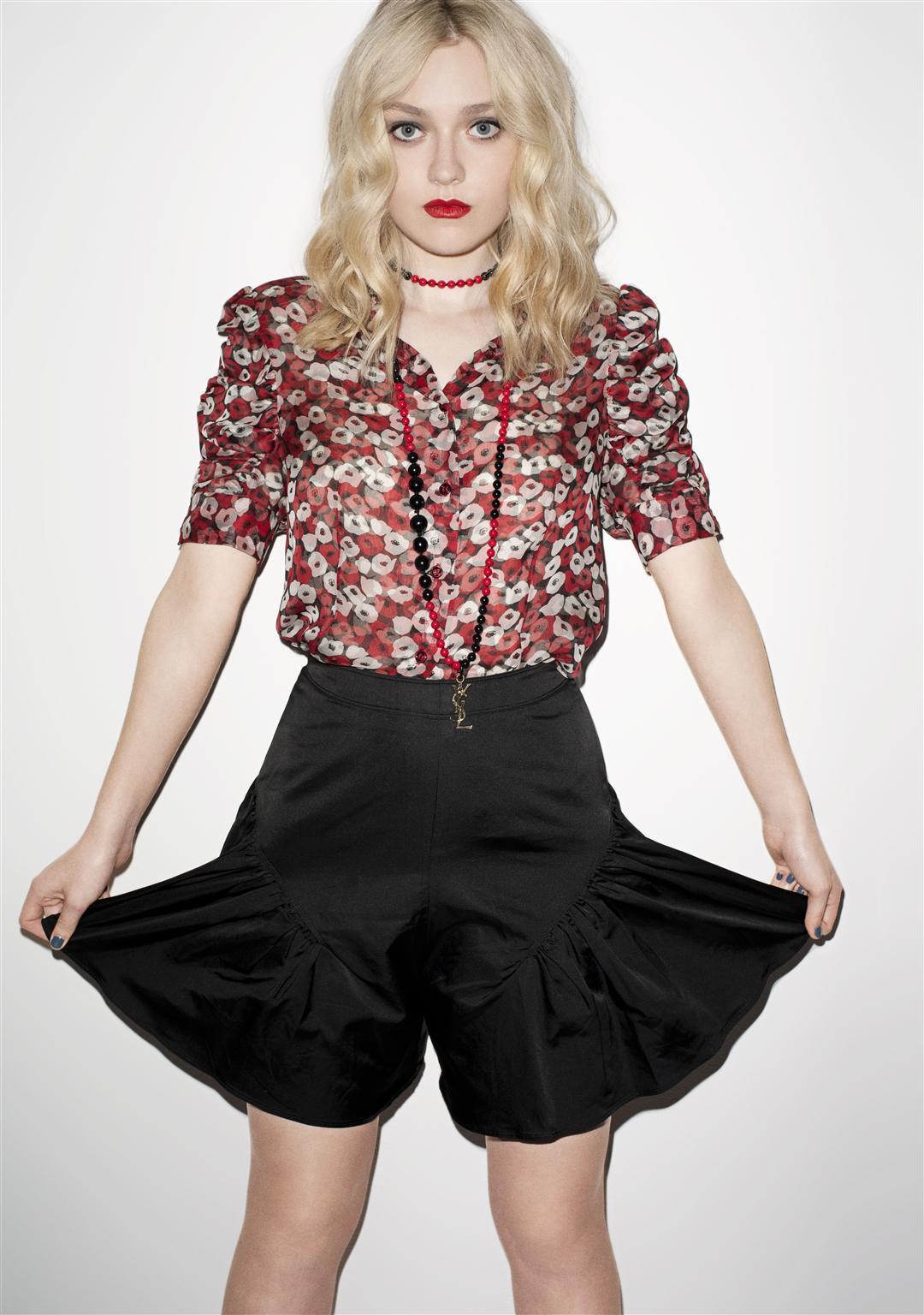 lovely-dakota-terry-richardson-2011-10.jpg
