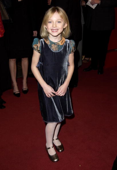 lovely-dakota-broadcast-film-critics-awards-2002-01-22-01.jpg