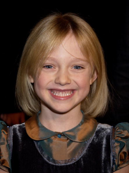 lovely-dakota-broadcast-film-critics-awards-2002-01-22-08.jpg