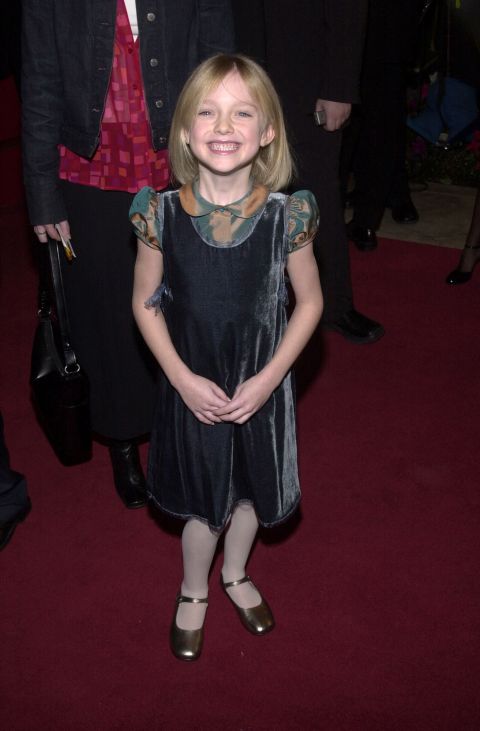 lovely-dakota-broadcast-film-critics-awards-2002-01-22-09.jpg