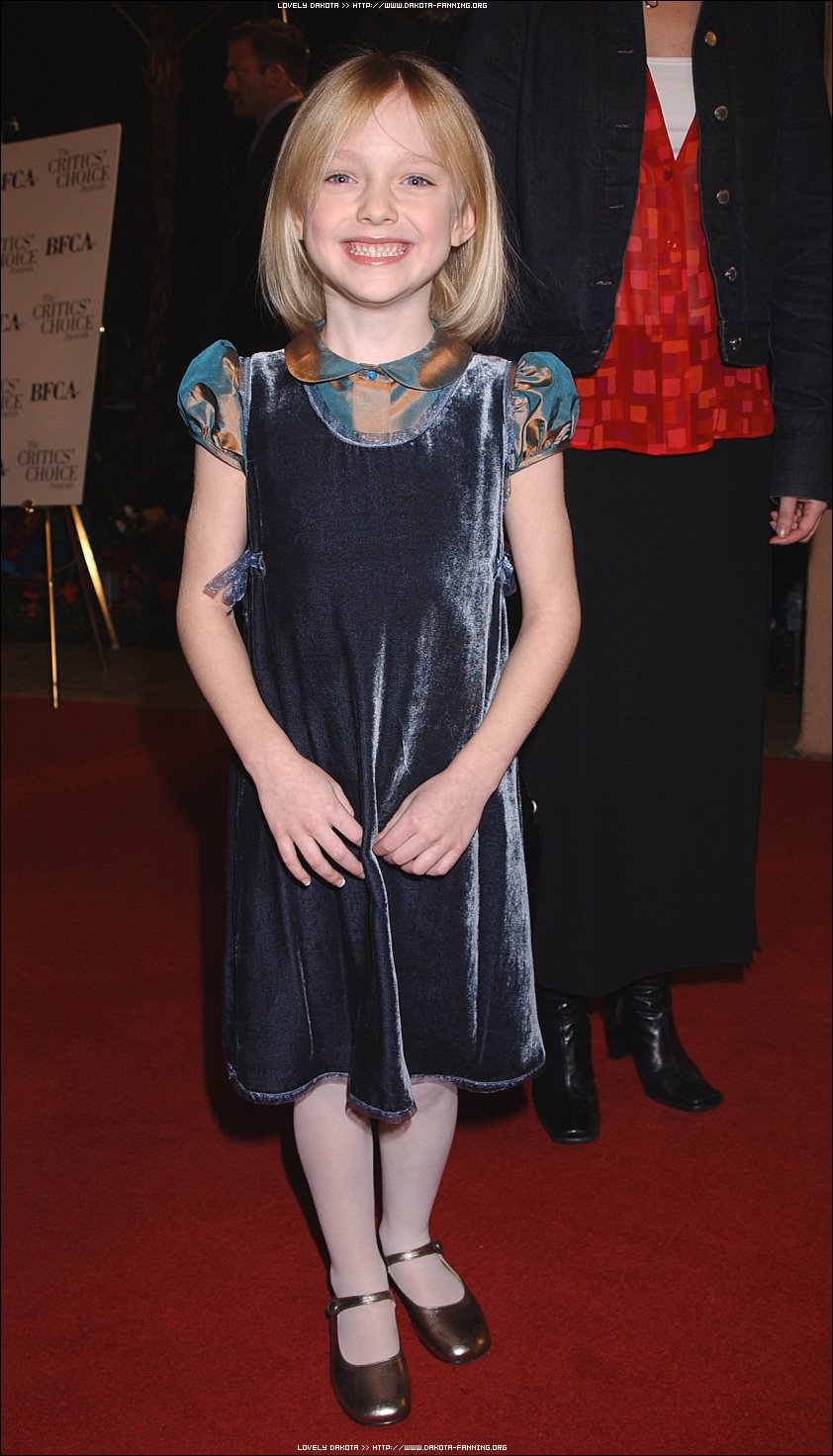 lovely-dakota-broadcast-film-critics-awards-2002-01-22-10.jpg