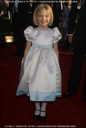 lovely-dakota-sag-awards-2002-03-10-18.jpg