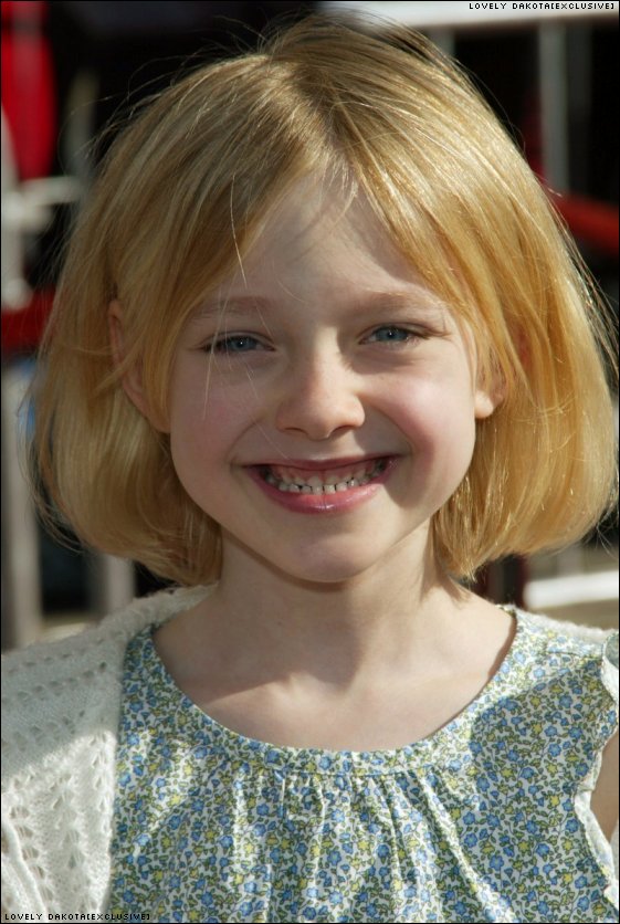 DakotaETPremiere046.jpg