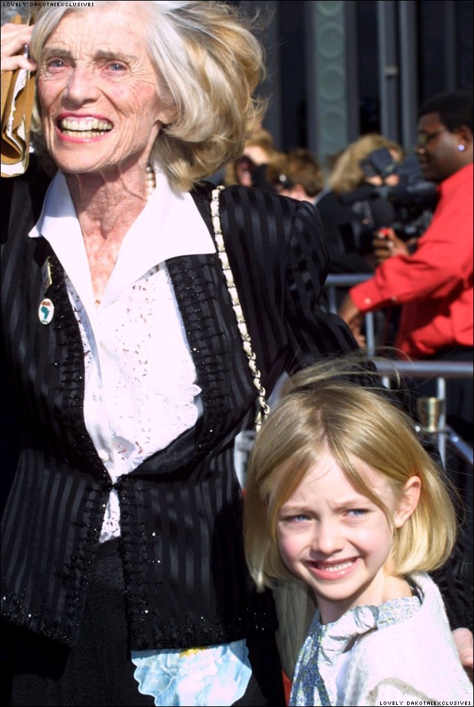 DakotaETPremiere047.jpg