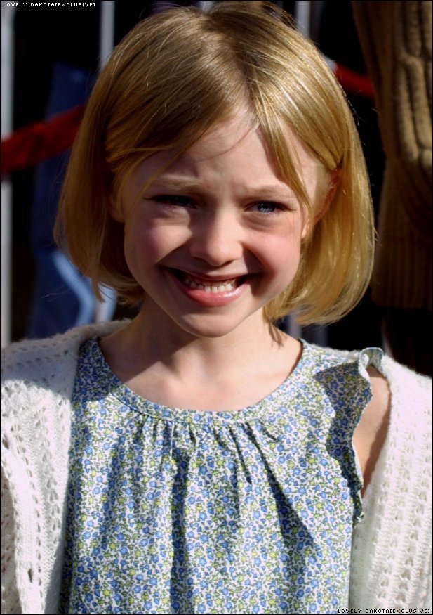 DakotaETPremiere048.jpg