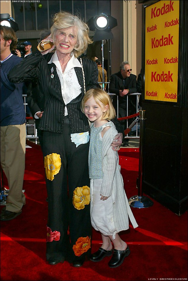 DakotaETPremiere053.jpg