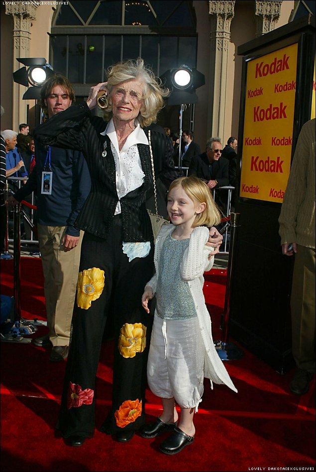 DakotaETPremiere054.jpg