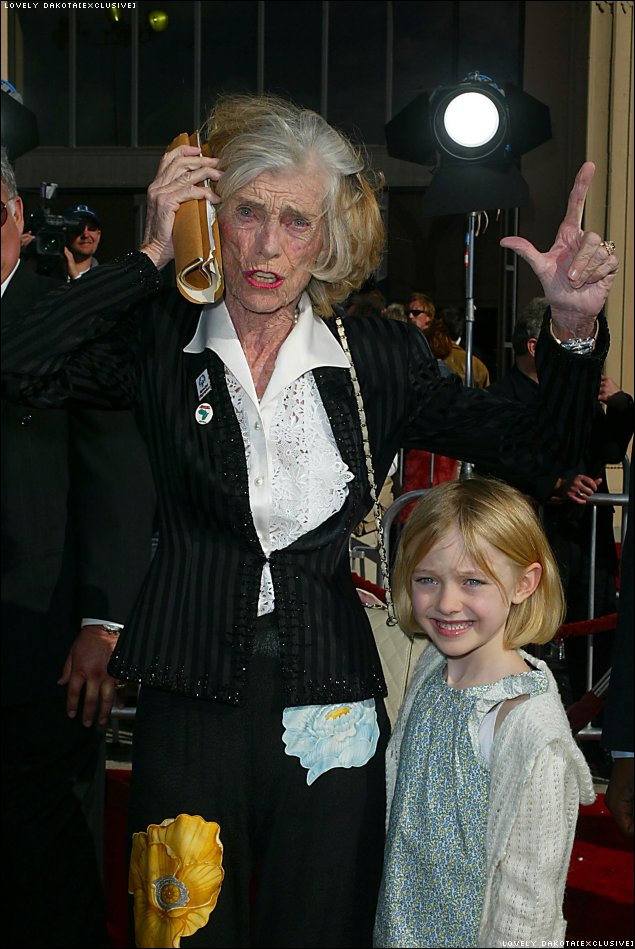 DakotaETPremiere055.jpg