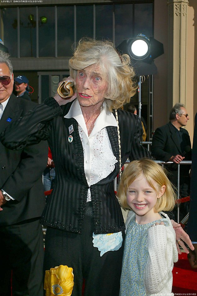 DakotaETPremiere057.jpg