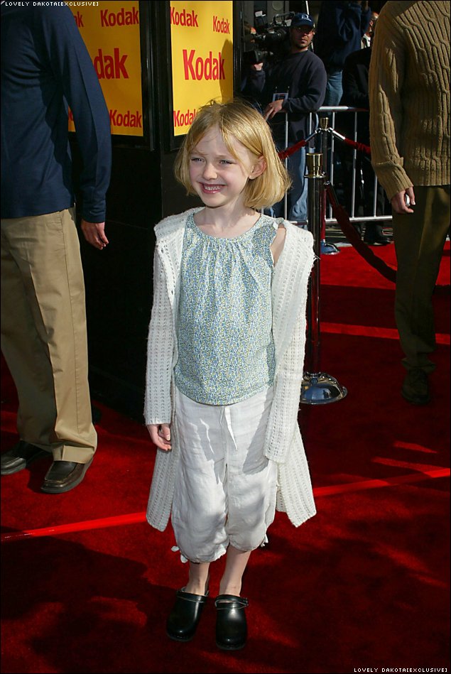 DakotaETPremiere058.jpg
