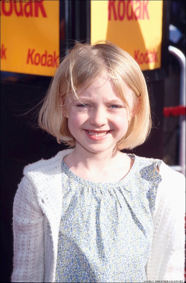 DakotaETPremiere059.jpg