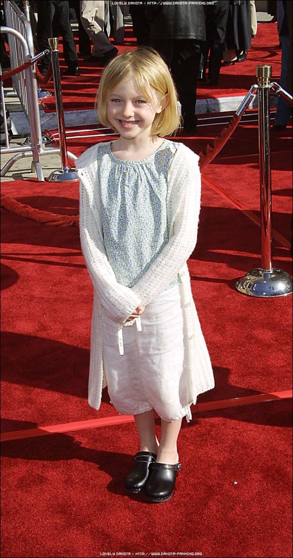 DakotaETPremiere073.jpg