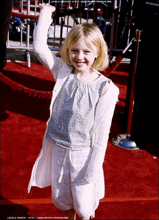 DakotaETPremiere075.jpg