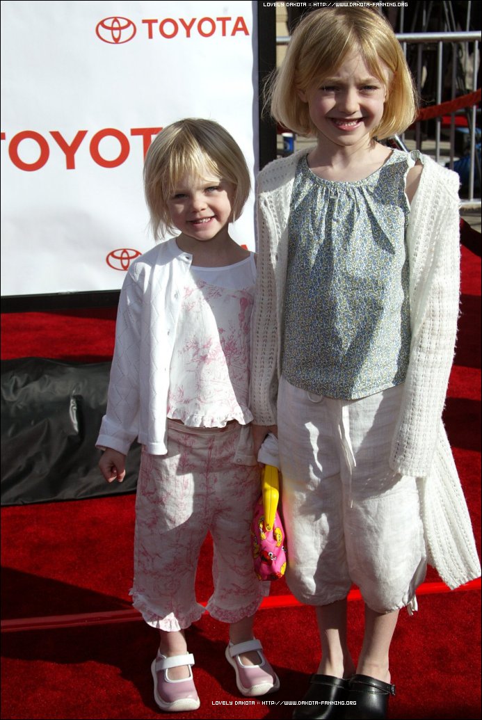 DakotaETPremiere076.jpg