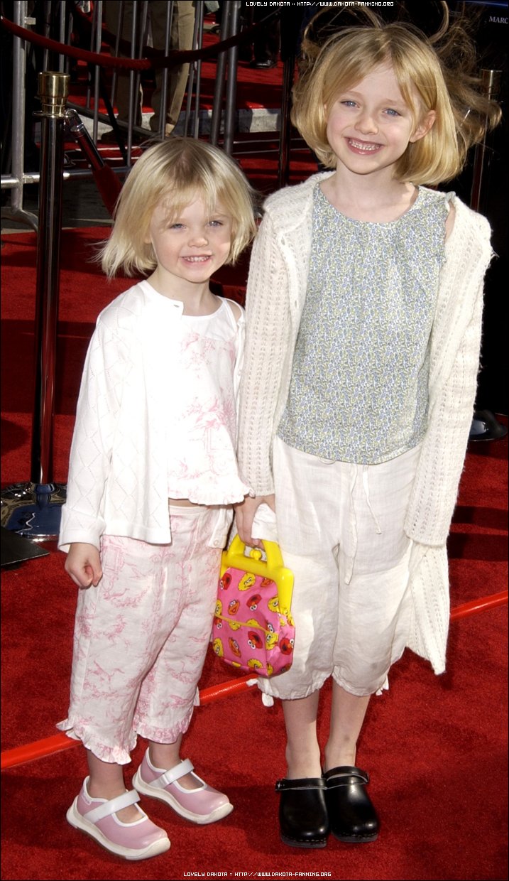 DakotaETPremiere080.jpg