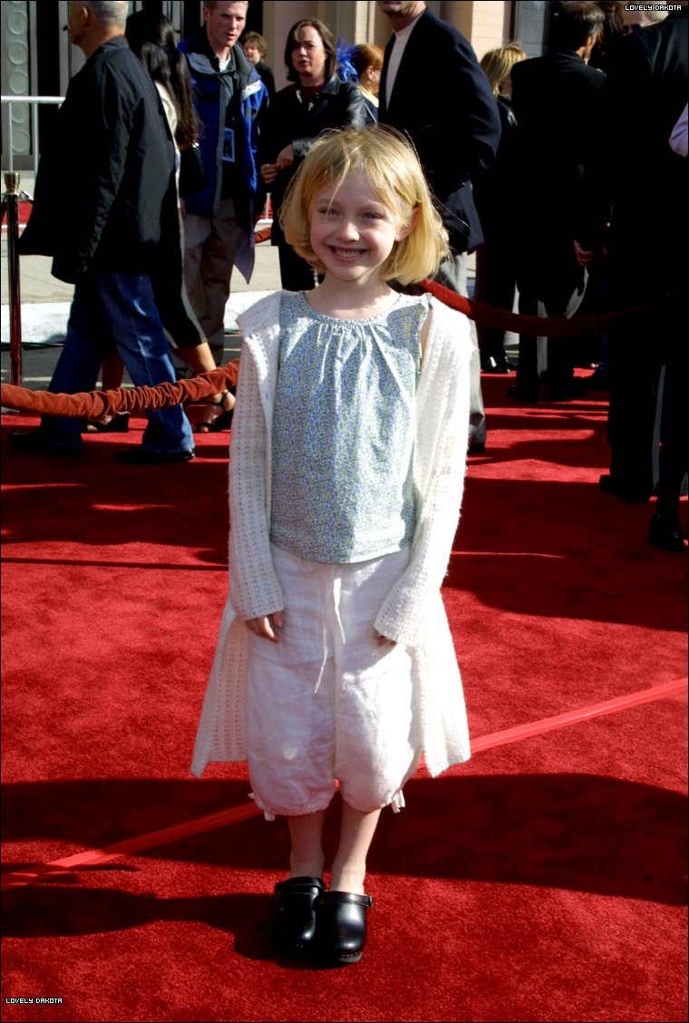 DakotaETPremiere087.jpg