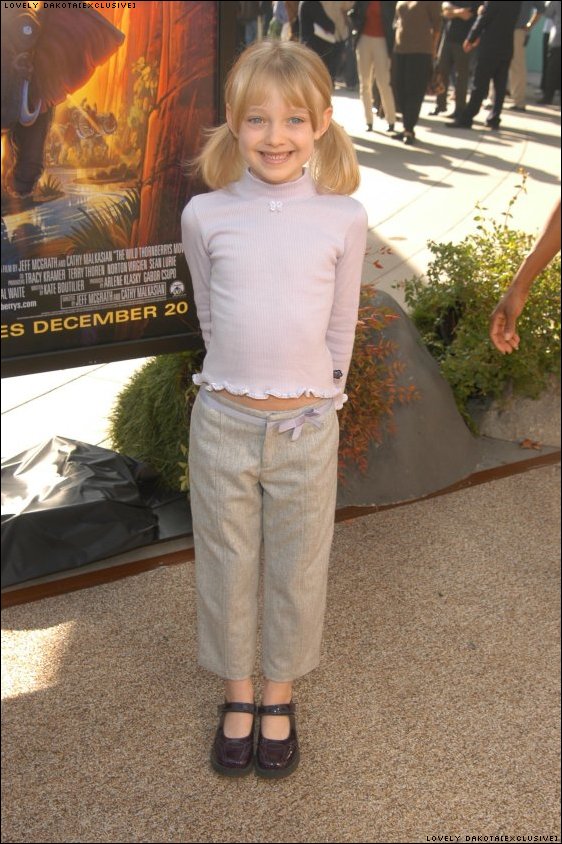 DakotaTWTPremiere015.jpg