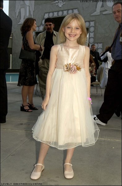 lovely-dakota-television-awards-2003-07-19-01.jpg