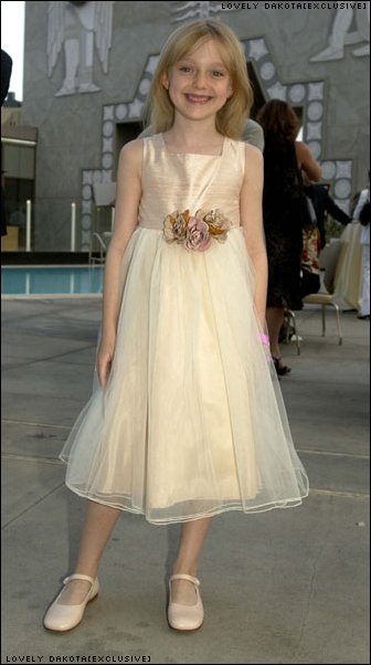 lovely-dakota-television-awards-2003-07-19-02.jpg