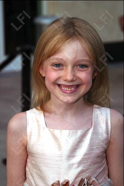 lovely-dakota-television-awards-2003-07-19-12.jpg