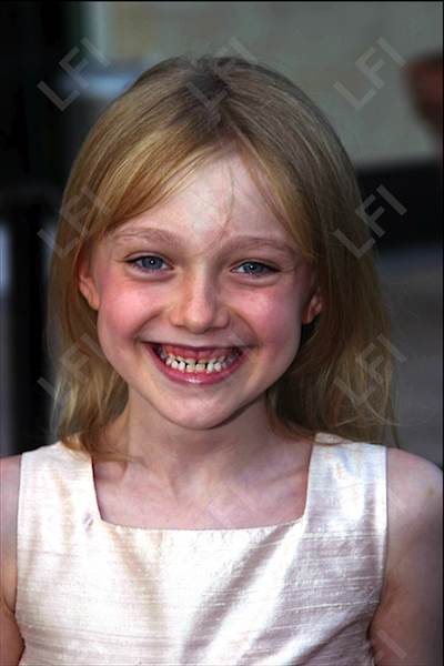 lovely-dakota-television-awards-2003-07-19-13.jpg