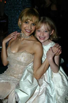 lovely-dakota-uptown-girls-2003-08-09-13.jpg