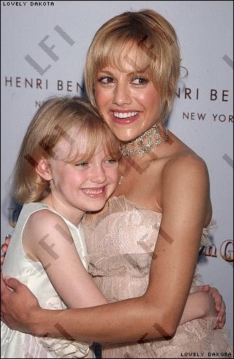 lovely-dakota-uptown-girls-2003-08-09-24.jpg