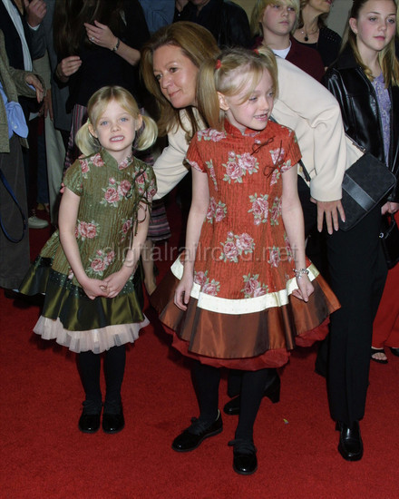 DakotaTCITHPremiere102.jpg