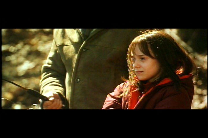 lovely-dakota-hide-seek-dvd-deleted-scene-eat-03.jpg