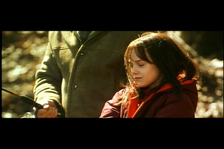 lovely-dakota-hide-seek-dvd-deleted-scene-eat-04.jpg