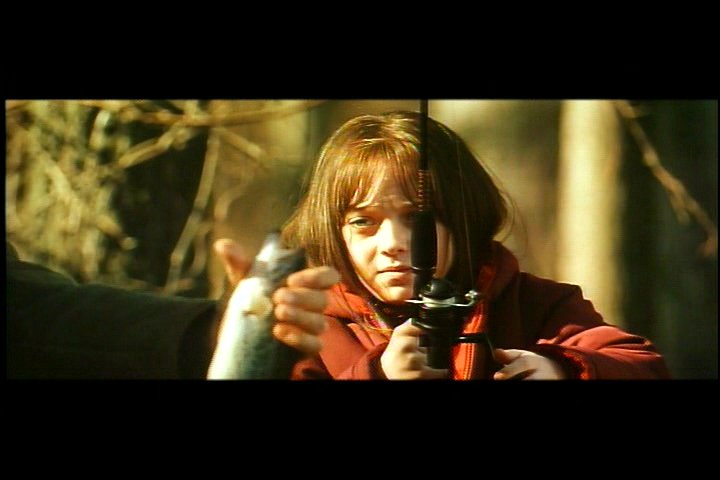 lovely-dakota-hide-seek-dvd-deleted-scene-eat-13.jpg