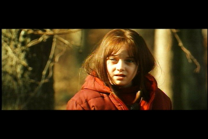 lovely-dakota-hide-seek-dvd-deleted-scene-eat-21.jpg