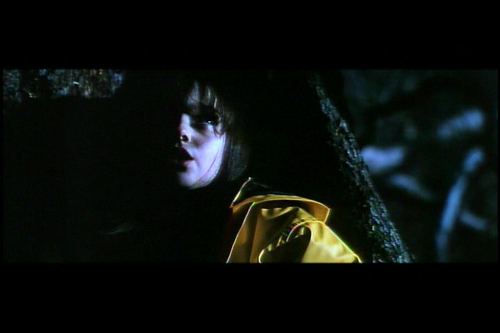 lovely-dakota-hide-seek-dvd-deleted-scene-waiting-07.jpg