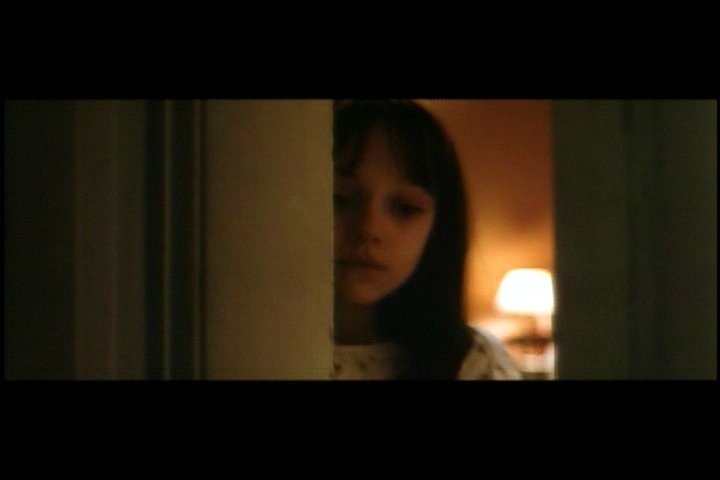 lovely-dakota-hide-seek-dvd-deleted-scene-red-lipstick-02.jpg