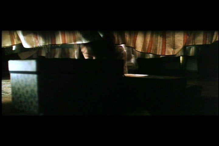 lovely-dakota-hide-seek-dvd-deleted-scene-red-lipstick-04.jpg