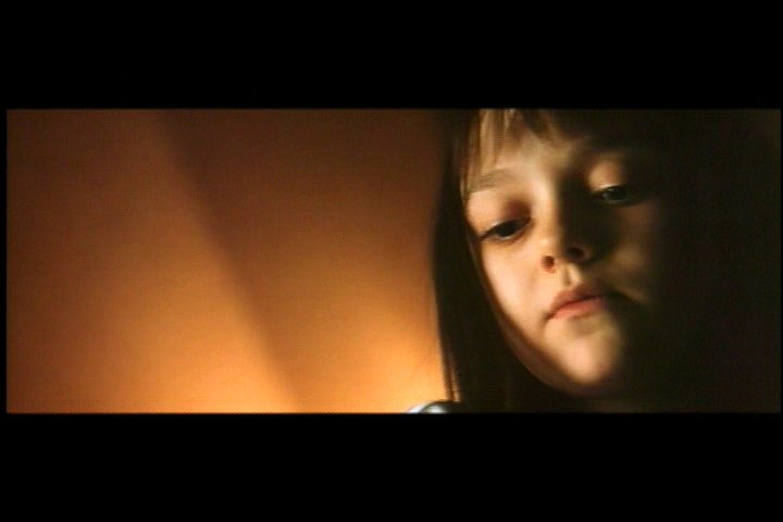 lovely-dakota-hide-seek-dvd-deleted-scene-red-lipstick-12.jpg