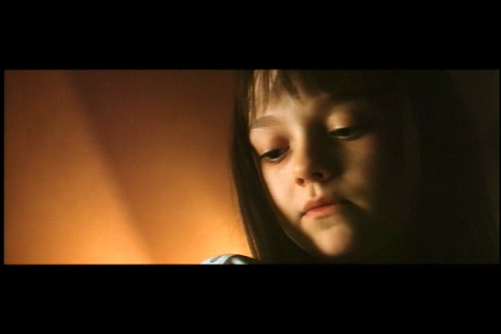 lovely-dakota-hide-seek-dvd-deleted-scene-red-lipstick-13.jpg