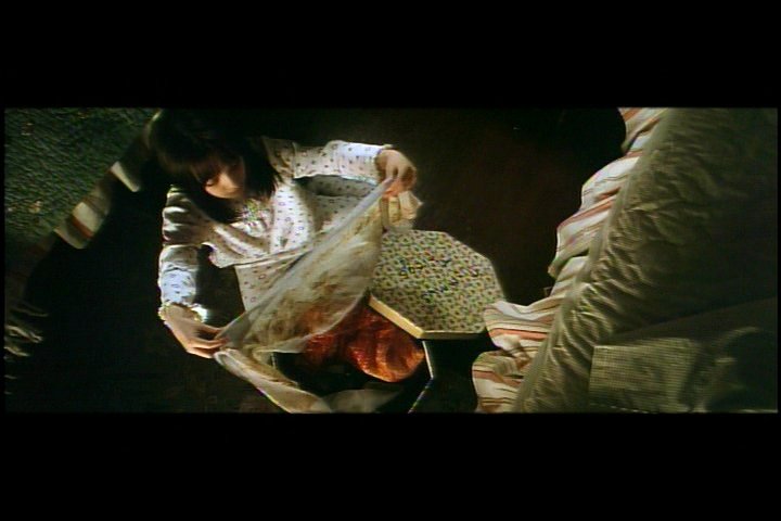 lovely-dakota-hide-seek-dvd-deleted-scene-red-lipstick-15.jpg