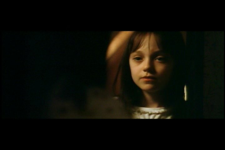 lovely-dakota-hide-seek-dvd-deleted-scene-red-lipstick-16.jpg