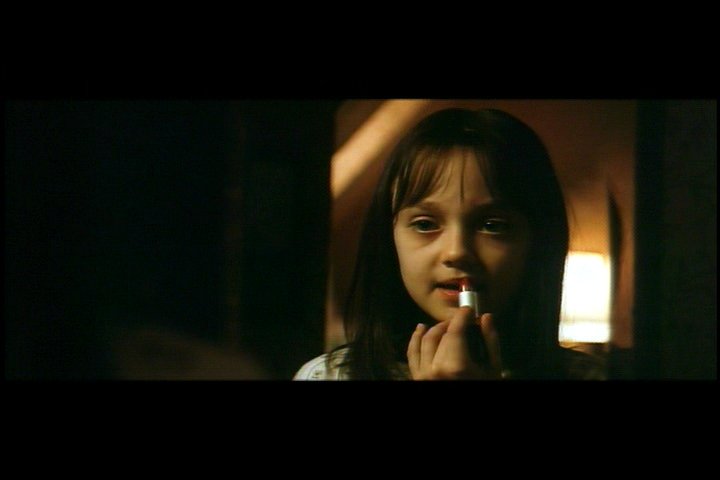 lovely-dakota-hide-seek-dvd-deleted-scene-red-lipstick-20.jpg