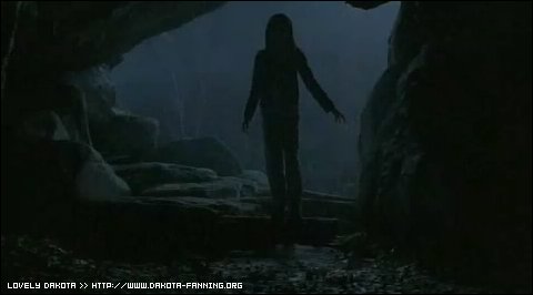 lovely-dakota-hide-seek-japanese-trailer-04.jpg